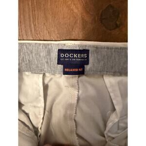 Dockers relaxed fit khaki men’s pants 38 x 30